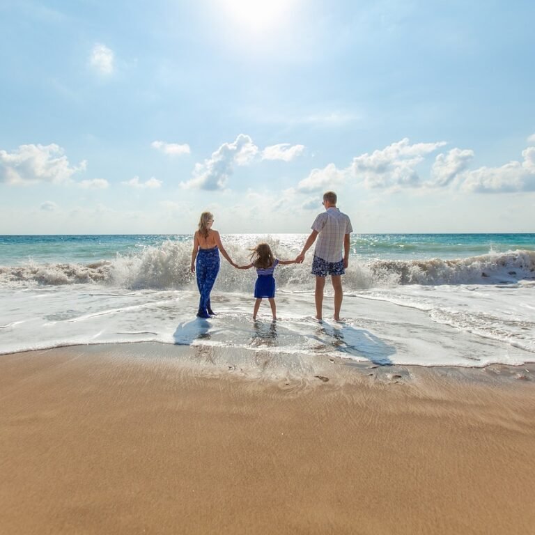 Surfing Lessons for Kids and Parents: A Fun and Educational Experience